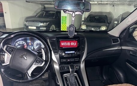 Mitsubishi Pajero Sport III рестайлинг, 2016 год, 3 300 000 рублей, 12 фотография