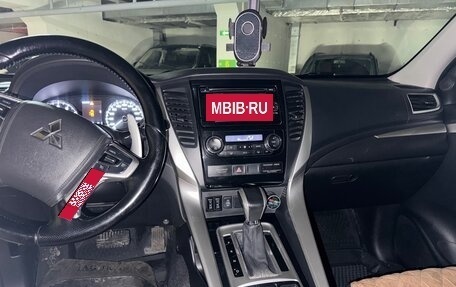 Mitsubishi Pajero Sport III рестайлинг, 2016 год, 3 300 000 рублей, 15 фотография