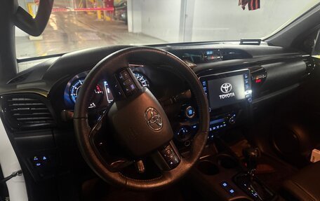 Toyota Hilux VIII, 2021 год, 4 900 000 рублей, 8 фотография