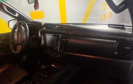 Toyota Hilux VIII, 2021 год, 4 900 000 рублей, 10 фотография