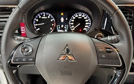 Mitsubishi Outlander III рестайлинг 3, 2022 год, 2 250 000 рублей, 6 фотография