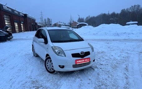 Toyota Yaris III рестайлинг, 2007 год, 560 000 рублей, 1 фотография