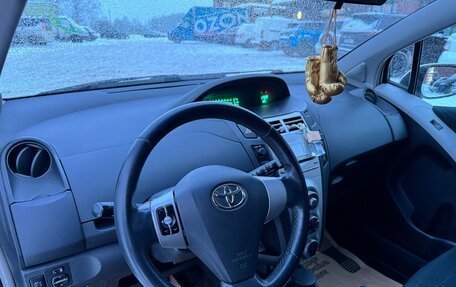 Toyota Yaris III рестайлинг, 2007 год, 560 000 рублей, 6 фотография