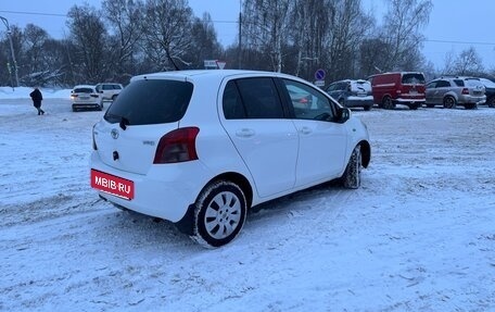 Toyota Yaris III рестайлинг, 2007 год, 560 000 рублей, 2 фотография