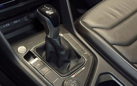 Volkswagen Tiguan II, 2021 год, 3 900 000 рублей, 26 фотография