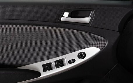 Hyundai Solaris II рестайлинг, 2013 год, 740 000 рублей, 17 фотография