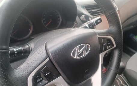 Hyundai Solaris II рестайлинг, 2013 год, 820 000 рублей, 4 фотография