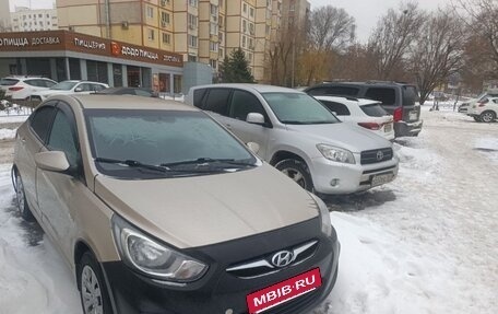 Hyundai Solaris II рестайлинг, 2013 год, 820 000 рублей, 2 фотография