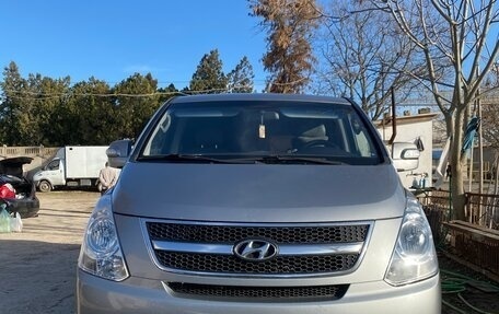 Hyundai Grand Starex Grand Starex I рестайлинг 2, 2011 год, 1 700 000 рублей, 2 фотография