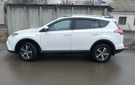Toyota RAV4, 2017 год, 2 630 000 рублей, 2 фотография