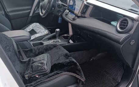 Toyota RAV4, 2017 год, 2 630 000 рублей, 7 фотография