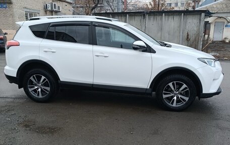 Toyota RAV4, 2017 год, 2 630 000 рублей, 3 фотография