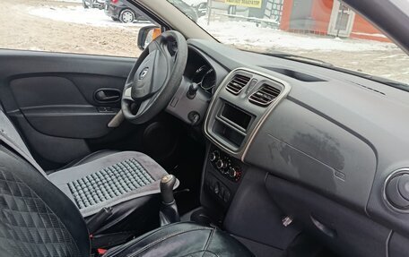 Renault Logan II, 2015 год, 500 000 рублей, 8 фотография