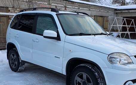 Chevrolet Niva I рестайлинг, 2015 год, 790 000 рублей, 3 фотография