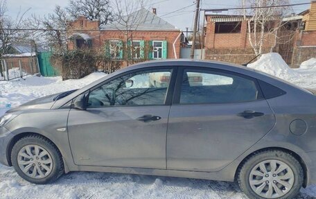 Hyundai Solaris II рестайлинг, 2011 год, 850 000 рублей, 3 фотография