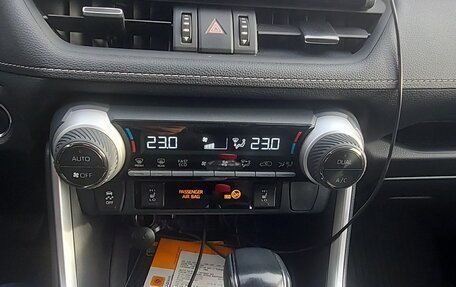 Toyota RAV4, 2021 год, 4 600 000 рублей, 13 фотография