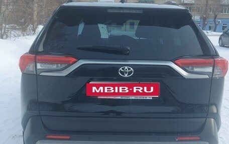 Toyota RAV4, 2021 год, 4 600 000 рублей, 8 фотография