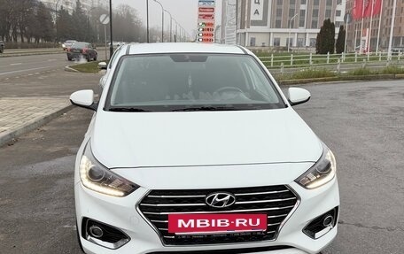 Hyundai Solaris II рестайлинг, 2019 год, 1 570 000 рублей, 2 фотография