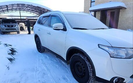 Mitsubishi Outlander III рестайлинг 3, 2014 год, 1 400 000 рублей, 2 фотография