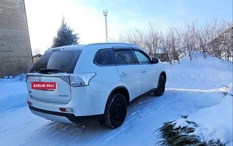 Mitsubishi Outlander III рестайлинг 3, 2014 год, 1 400 000 рублей, 5 фотография