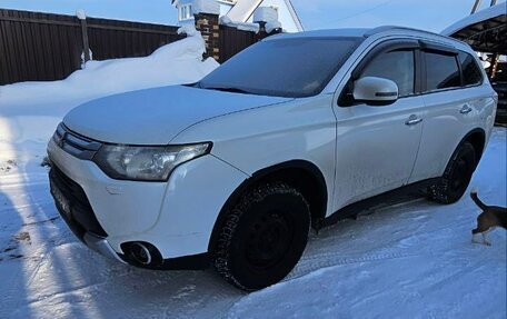 Mitsubishi Outlander III рестайлинг 3, 2014 год, 1 400 000 рублей, 7 фотография