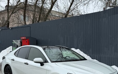 Toyota Camry, 2022 год, 3 400 000 рублей, 2 фотография