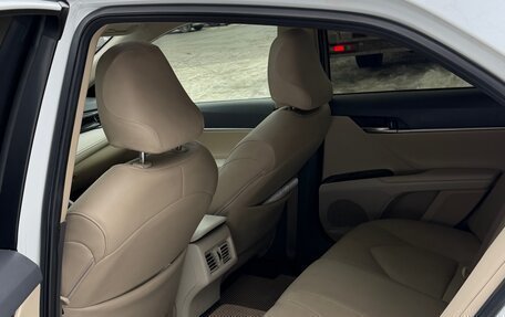 Toyota Camry, 2022 год, 3 400 000 рублей, 9 фотография