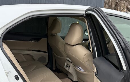 Toyota Camry, 2022 год, 3 400 000 рублей, 8 фотография