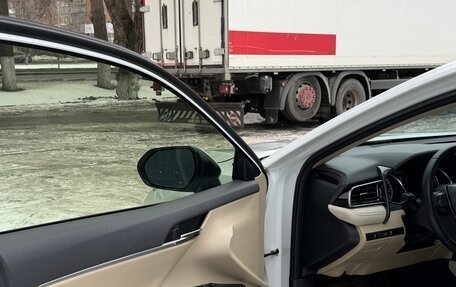 Toyota Camry, 2022 год, 3 400 000 рублей, 10 фотография