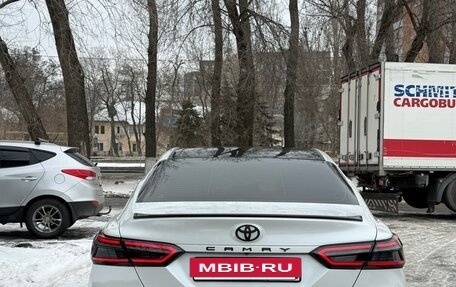 Toyota Camry, 2022 год, 3 400 000 рублей, 4 фотография