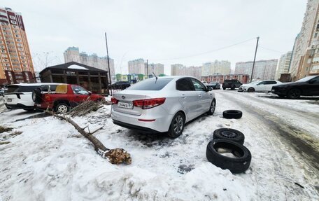 KIA Rio III рестайлинг, 2015 год, 900 000 рублей, 7 фотография