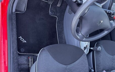 Peugeot 107 I рестайлинг, 2011 год, 599 000 рублей, 18 фотография