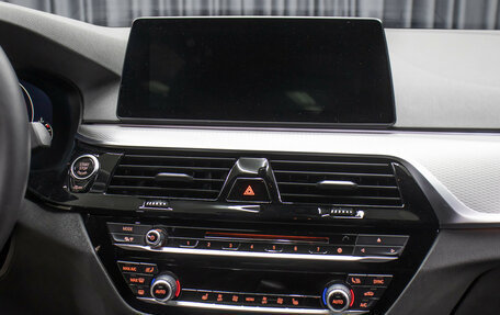 BMW 5 серия, 2018 год, 3 498 000 рублей, 15 фотография