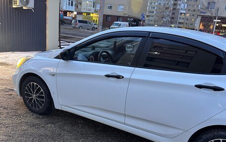 Hyundai Solaris II рестайлинг, 2014 год, 645 000 рублей, 3 фотография