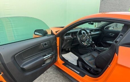 Ford Mustang VI рестайлинг, 2020 год, 5 900 000 рублей, 7 фотография