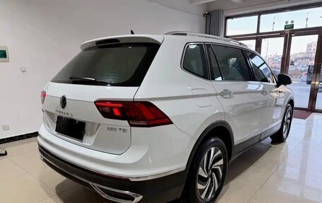 Volkswagen Tiguan II, 2023 год, 2 605 000 рублей, 6 фотография