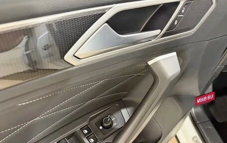 Volkswagen Tiguan II, 2023 год, 2 605 000 рублей, 10 фотография