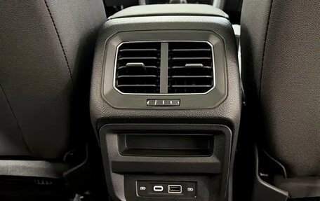 Volkswagen Tiguan II, 2023 год, 2 605 000 рублей, 23 фотография