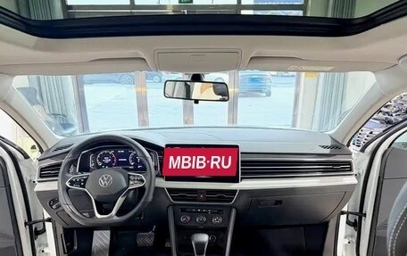 Volkswagen Tiguan II, 2023 год, 2 605 000 рублей, 16 фотография