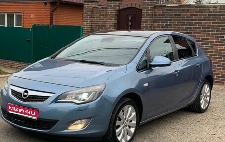 Opel Astra J, 2010 год, 730 000 рублей, 1 фотография