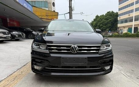 Volkswagen Tiguan II, 2021 год, 2 700 000 рублей, 1 фотография