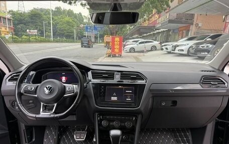 Volkswagen Tiguan II, 2021 год, 2 700 000 рублей, 10 фотография