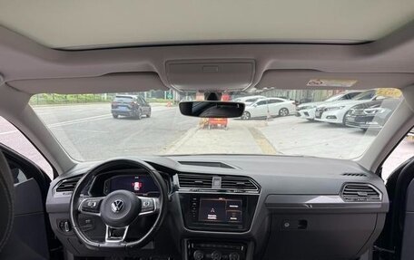 Volkswagen Tiguan II, 2021 год, 2 700 000 рублей, 11 фотография