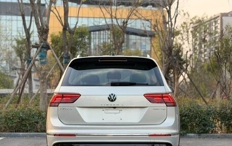 Volkswagen Tiguan II, 2021 год, 2 700 000 рублей, 3 фотография
