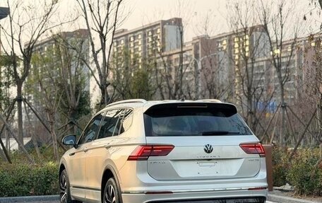 Volkswagen Tiguan II, 2021 год, 2 700 000 рублей, 4 фотография