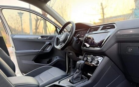 Volkswagen Tiguan II, 2021 год, 2 700 000 рублей, 11 фотография