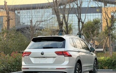 Volkswagen Tiguan II, 2021 год, 2 700 000 рублей, 6 фотография