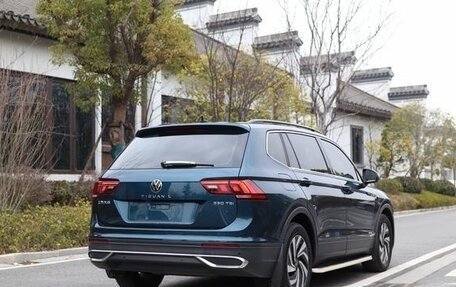Volkswagen Tiguan II, 2021 год, 2 700 000 рублей, 4 фотография