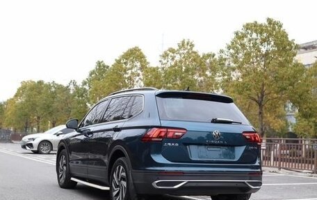 Volkswagen Tiguan II, 2021 год, 2 700 000 рублей, 5 фотография