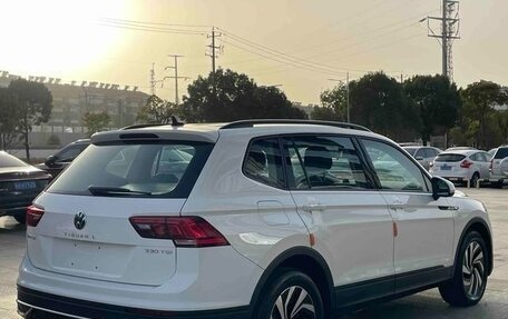 Volkswagen Tiguan II, 2021 год, 2 700 000 рублей, 5 фотография